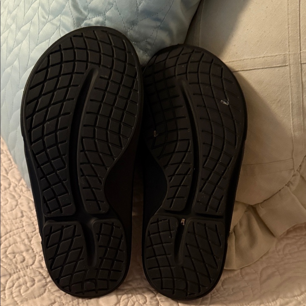 OOFOS Geometric Pattern Slide Sandals - Picture 4 of 4